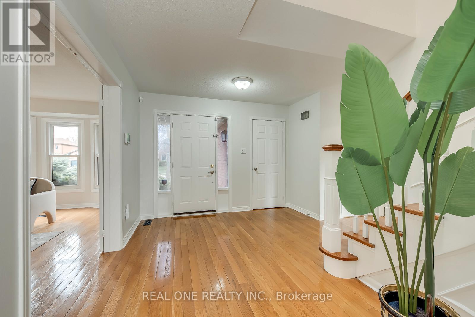 1190 Valleybrook Drive, Oakville, Ontario  L6H 4Z7 - Photo 4 - W13010638