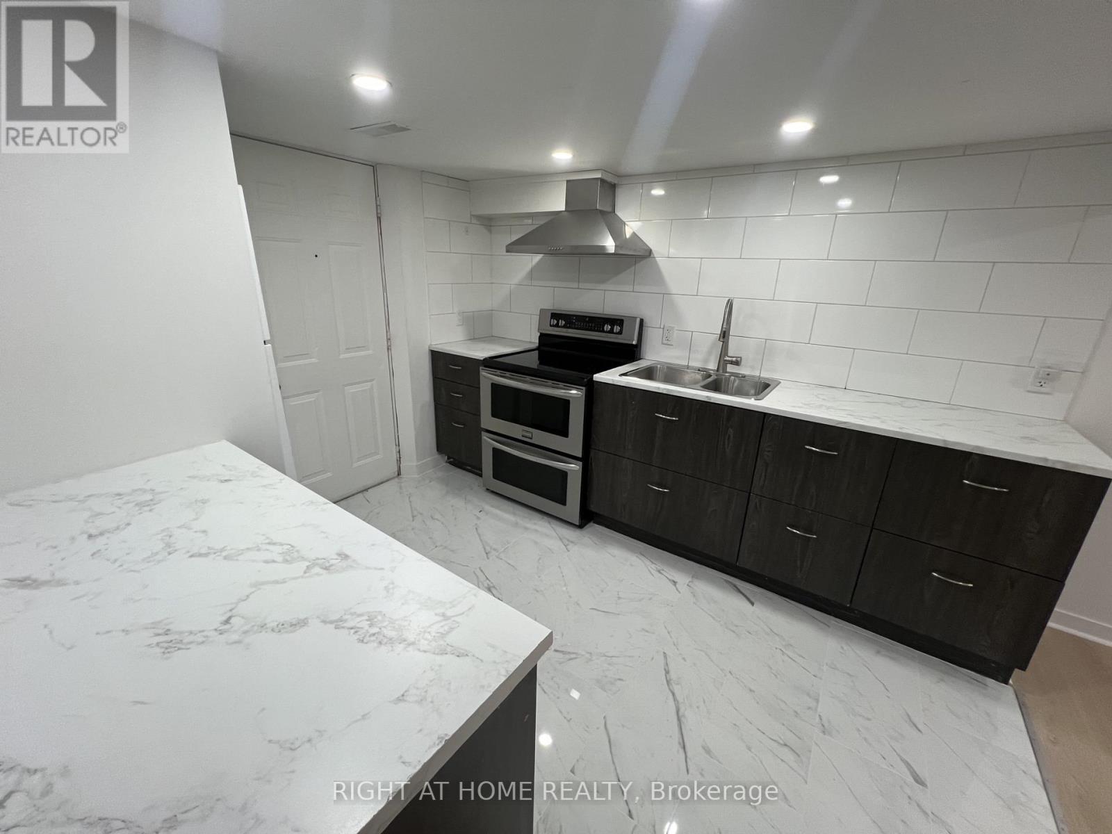 186 Schell Avenue, Toronto, Ontario  M6E 2T2 - Photo 6 - W13010674