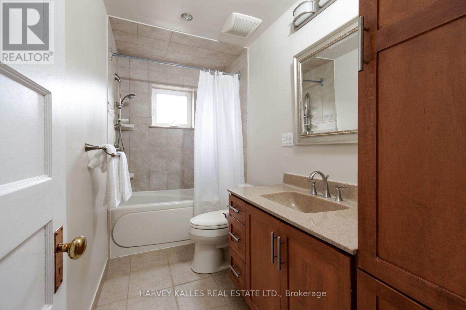 4 Twenty Third Street, Toronto, Ontario  M8V 3M7 - Photo 32 - W13010394