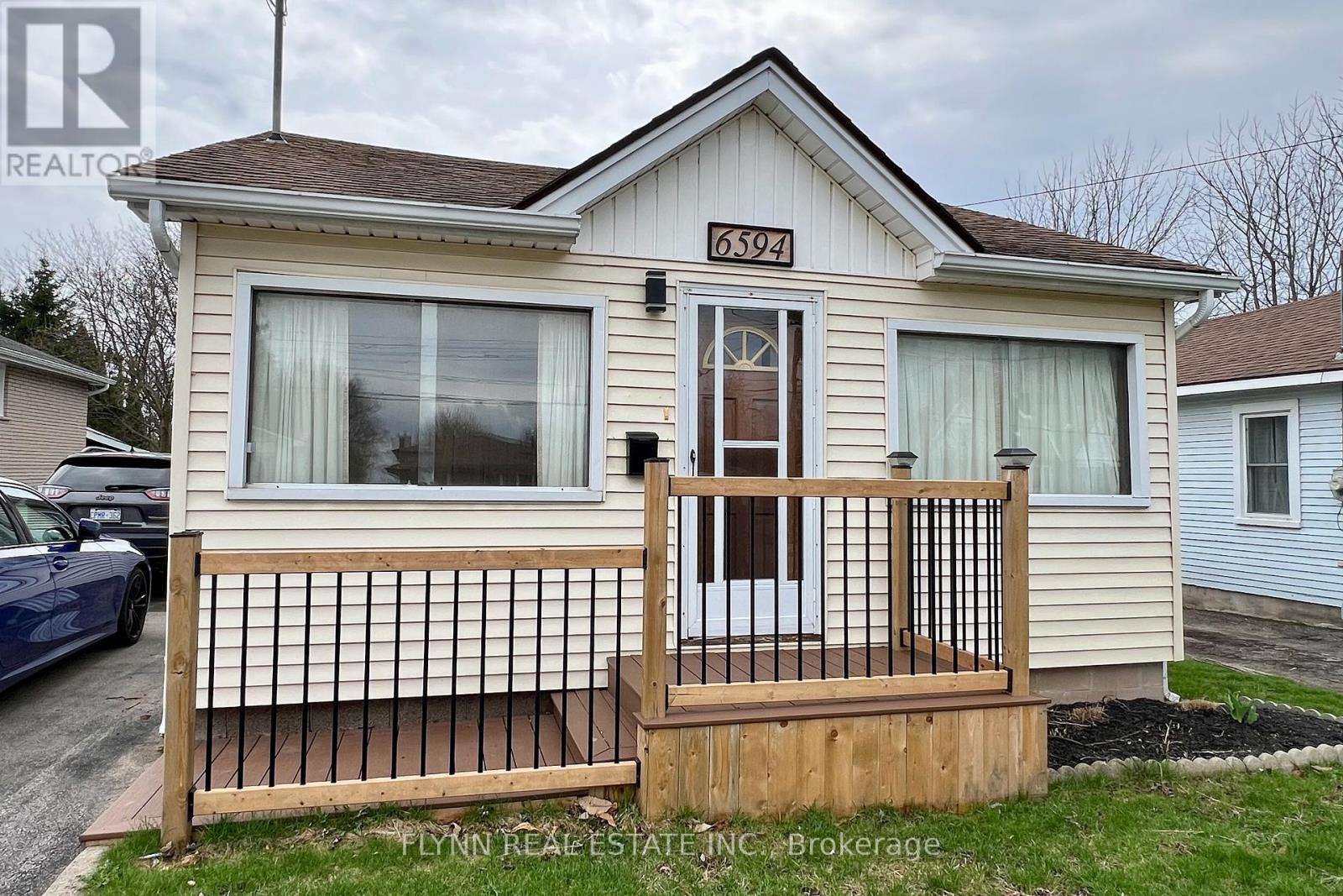 6594 Barker Street, Niagara Falls, Ontario  L2G 1Y8 - Photo 2 - X13010656