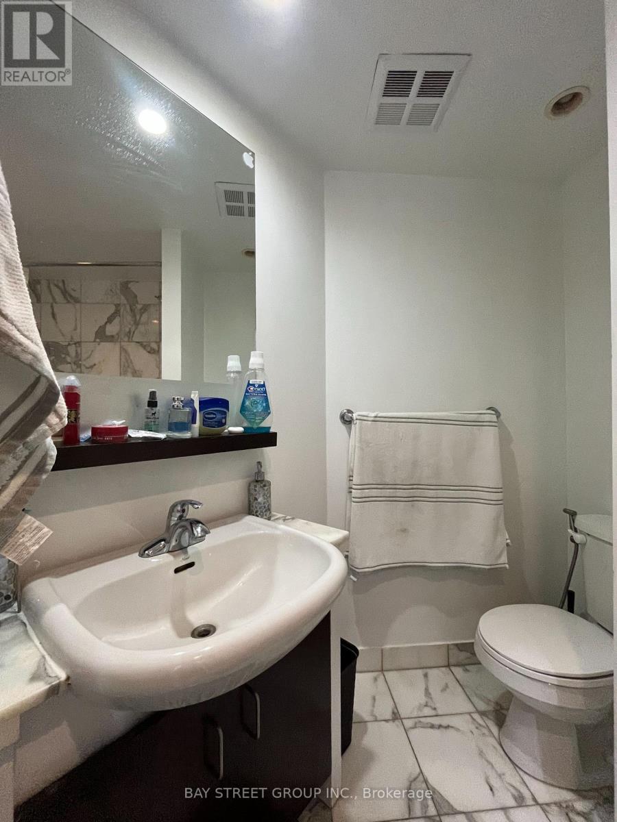 604 - 218 Queens Quay W, Toronto, Ontario  M5J 2Y6 - Photo 9 - C12730154