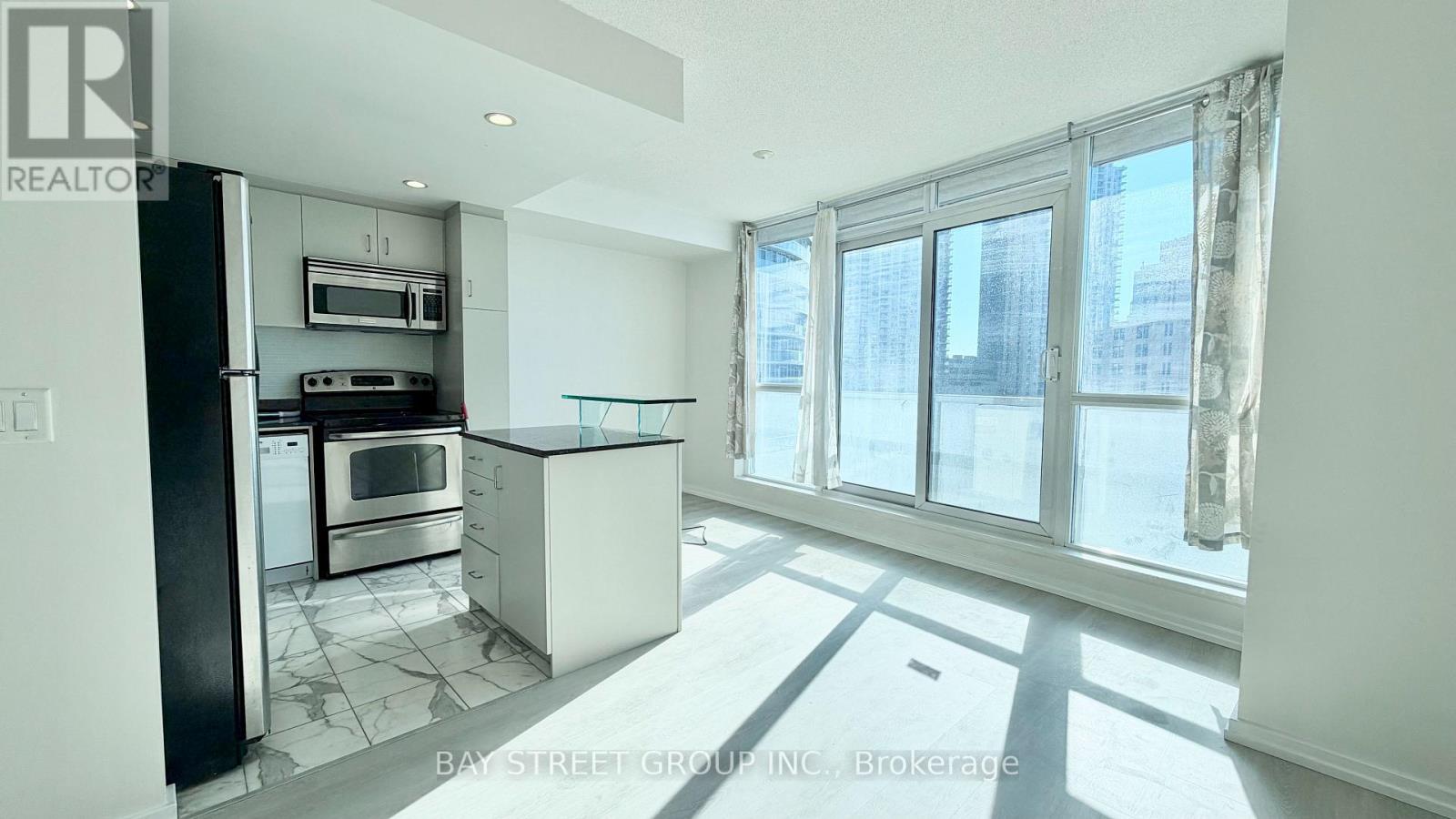 604 - 218 Queens Quay W, Toronto, Ontario  M5J 2Y6 - Photo 15 - C12730154