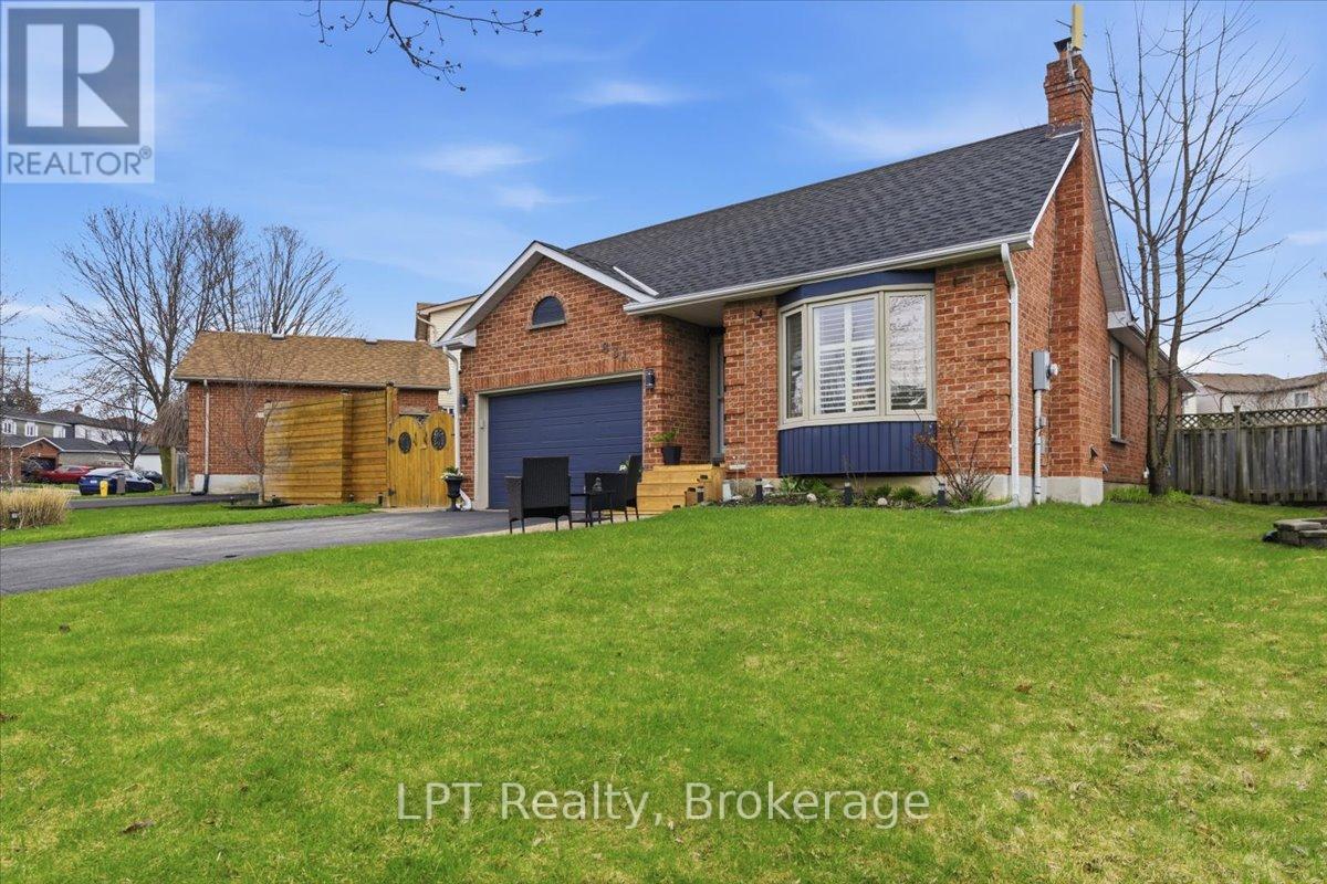 831 Lavis Street, Oshawa, Ontario  L1K 1W8 - Photo 3 - E13010696