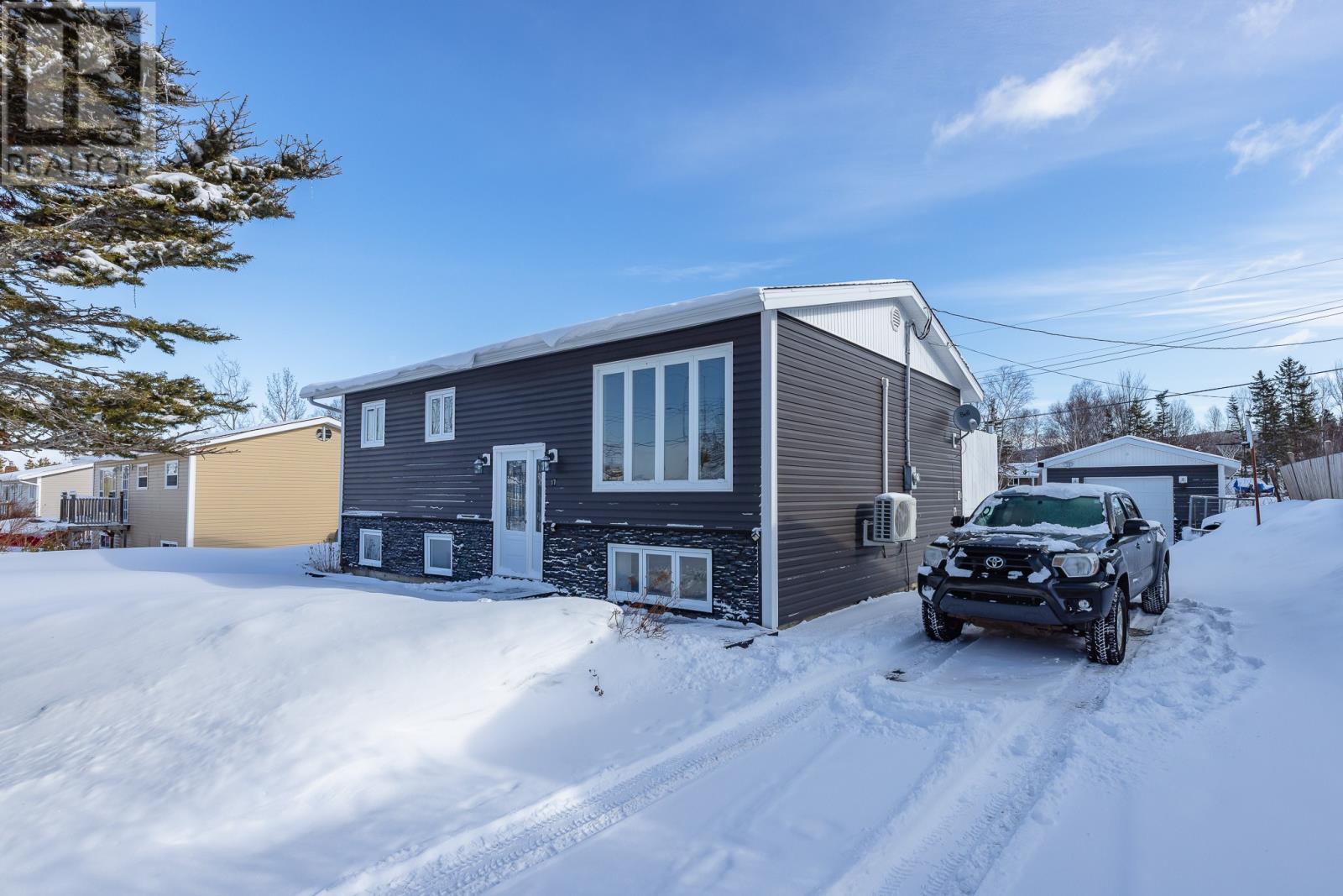 17 Bishop Avenue, Pasadena, Newfoundland & Labrador