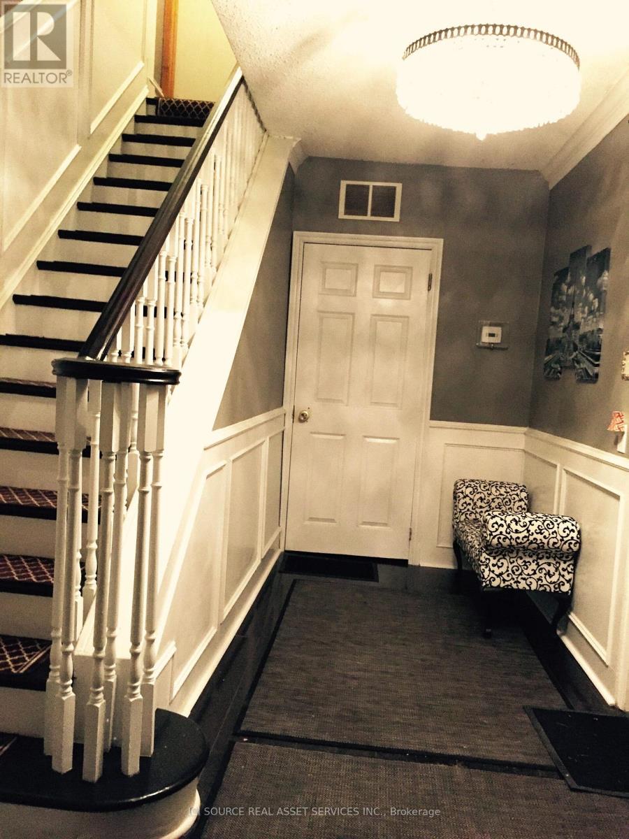 Main Fl - 574 Dovercourt Road, Toronto, Ontario  M6H 2W6 - Photo 10 - C13010730