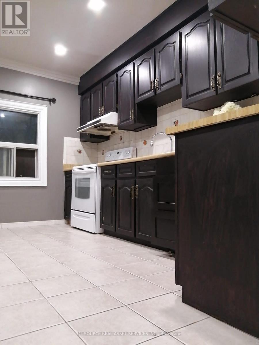 Main Fl - 574 Dovercourt Road, Toronto, Ontario  M6H 2W6 - Photo 11 - C13010730