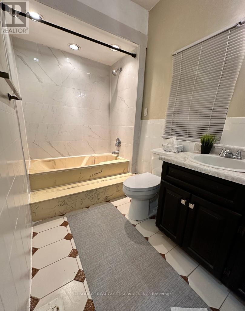 Main Fl - 574 Dovercourt Road, Toronto, Ontario  M6H 2W6 - Photo 15 - C13010730