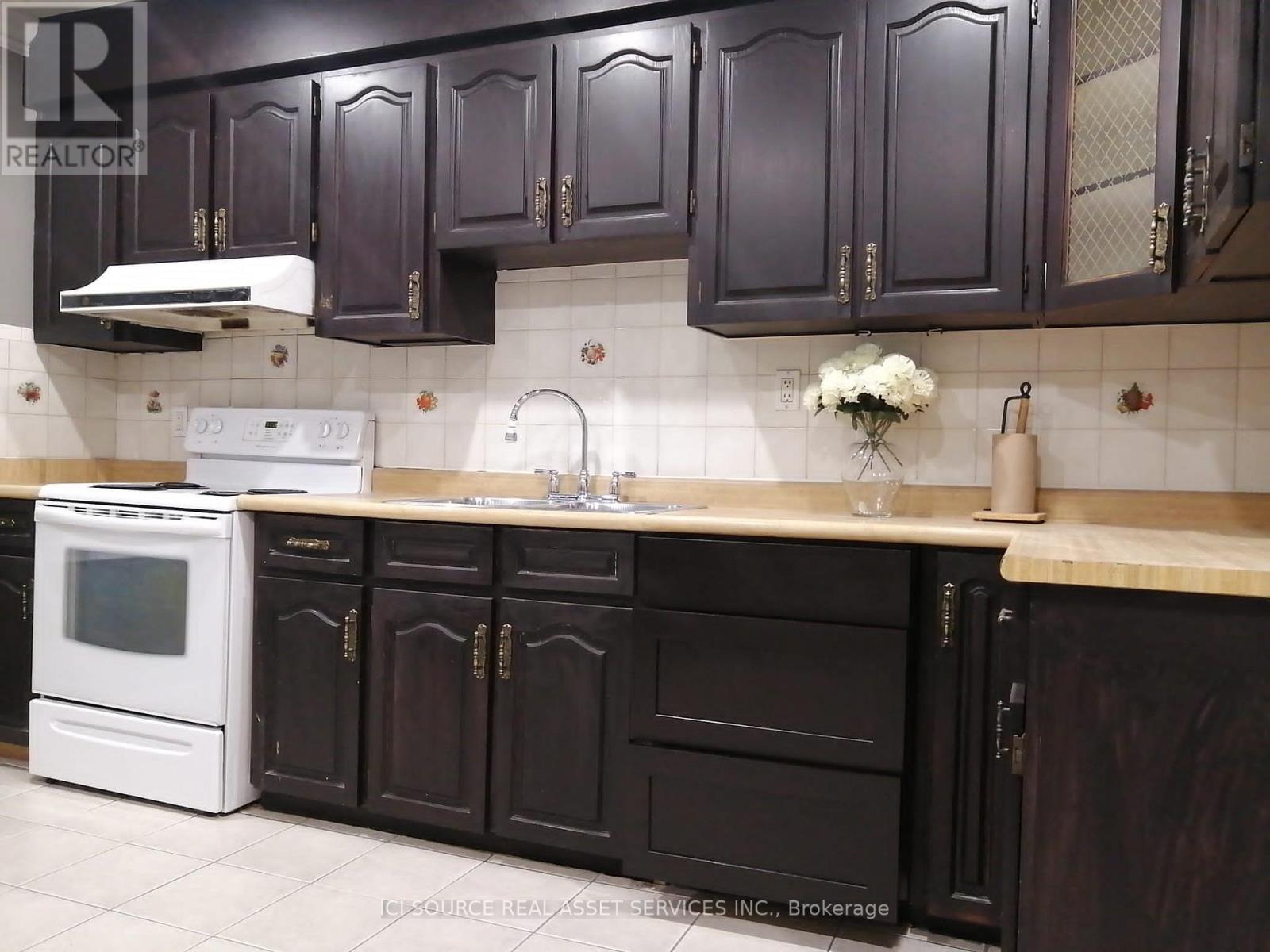 Main Fl - 574 Dovercourt Road, Toronto, Ontario  M6H 2W6 - Photo 5 - C13010730