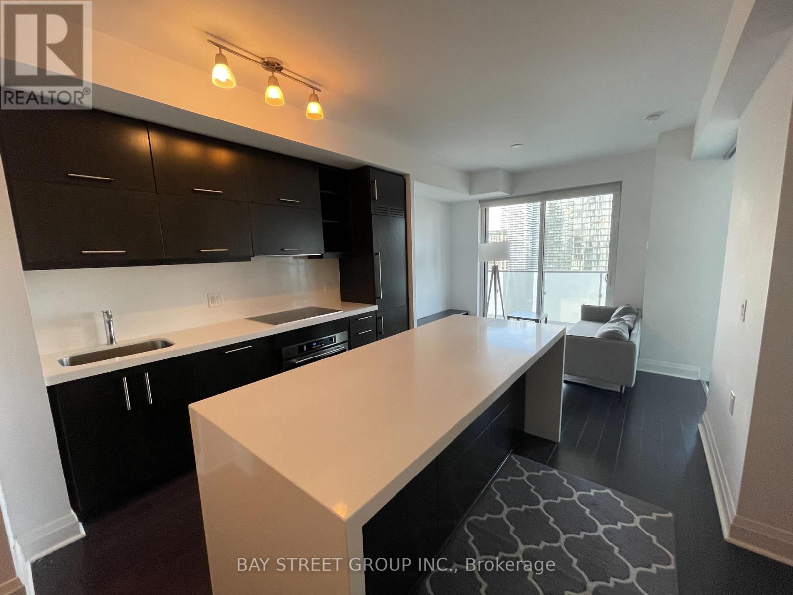 2811 - 1080 Bay Street, Toronto, Ontario  M5S 0A5 - Photo 3 - C13010734