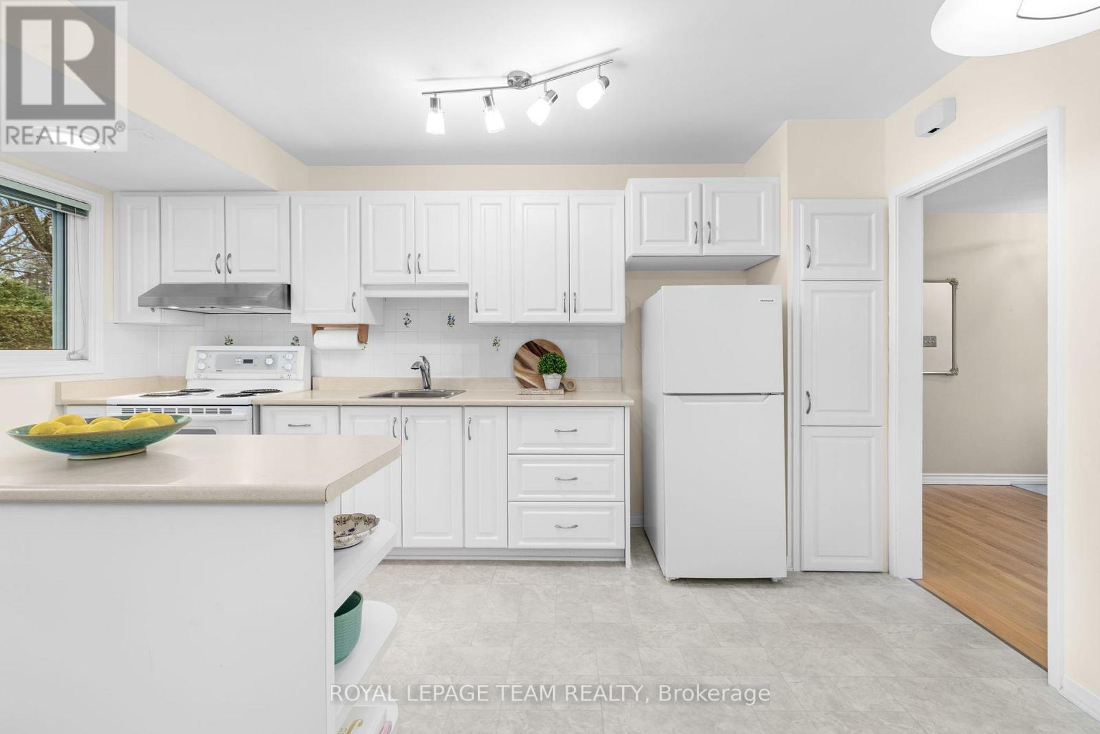 30 Elmsley Crescent, Ottawa, Ontario  K2H 6V3 - Photo 13 - X13010740