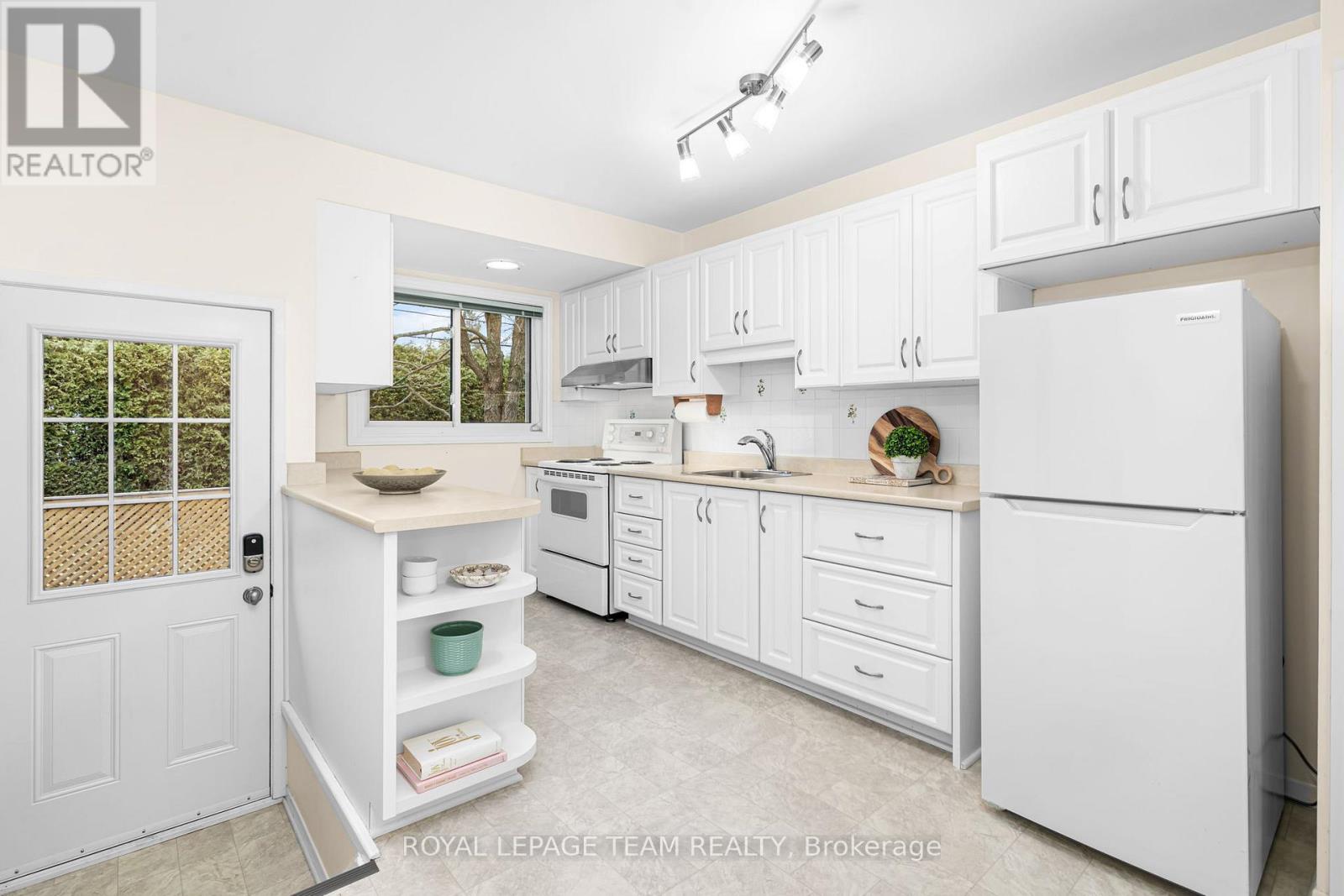 30 Elmsley Crescent, Ottawa, Ontario  K2H 6V3 - Photo 14 - X13010740