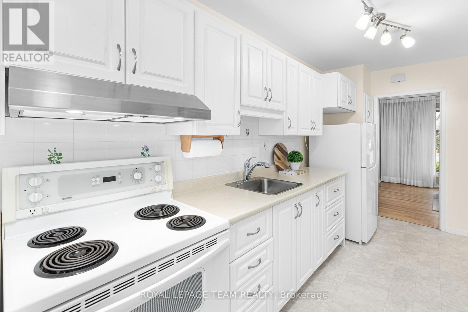 30 Elmsley Crescent, Ottawa, Ontario  K2H 6V3 - Photo 17 - X13010740