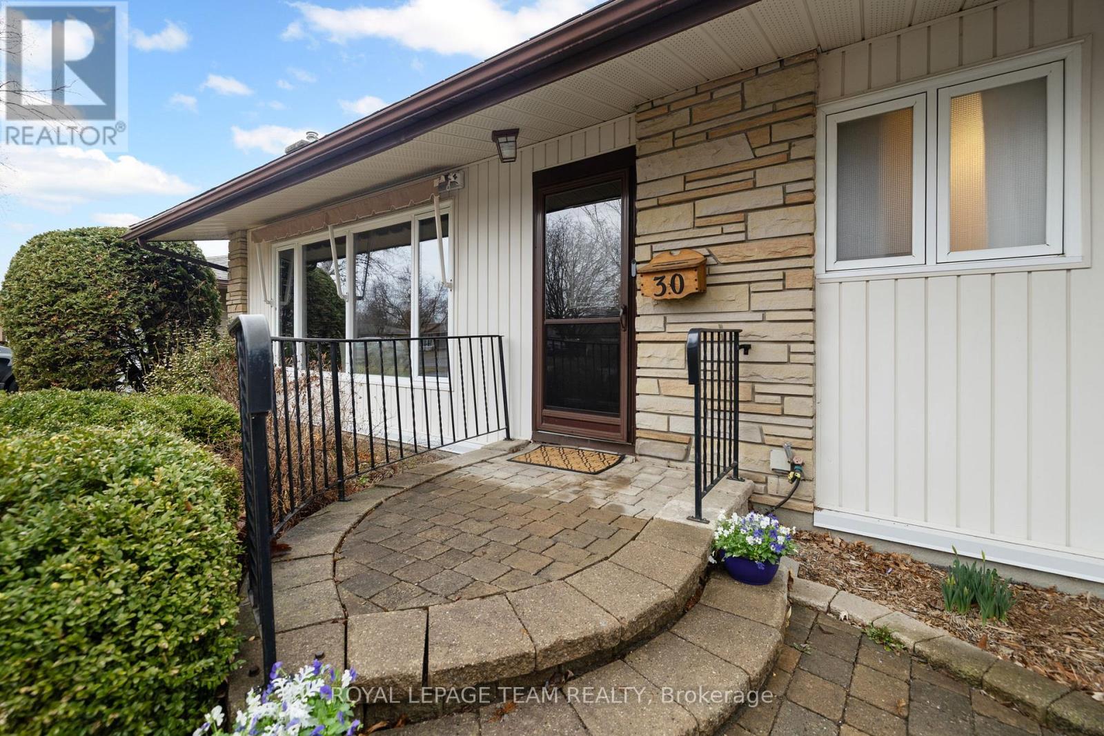 30 Elmsley Crescent, Ottawa, Ontario  K2H 6V3 - Photo 3 - X13010740