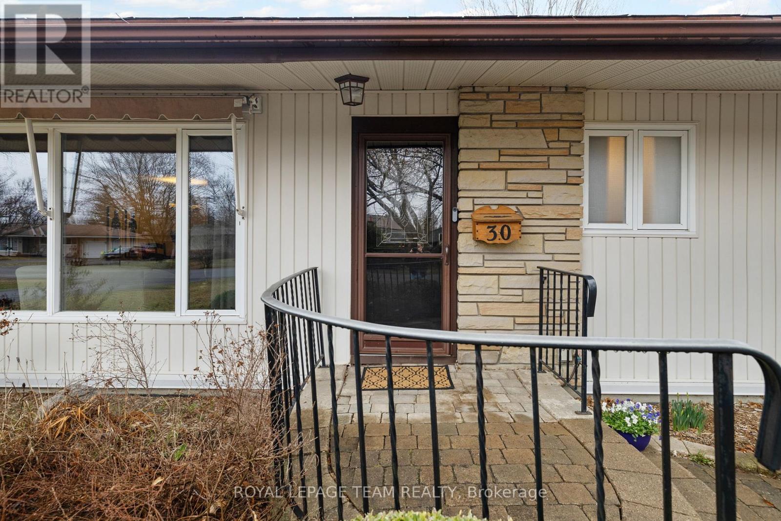 30 Elmsley Crescent, Ottawa, Ontario  K2H 6V3 - Photo 4 - X13010740