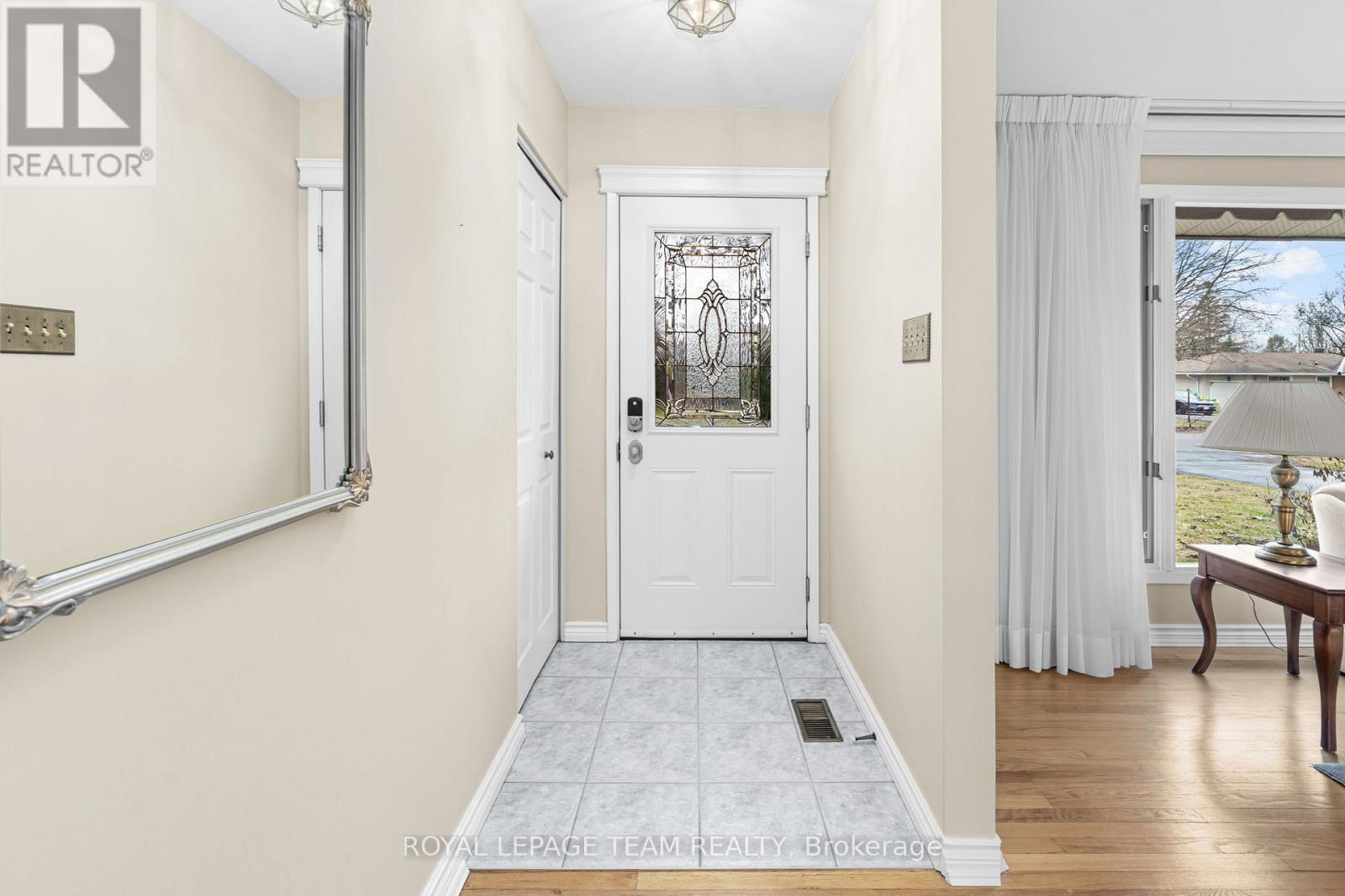 30 Elmsley Crescent, Ottawa, Ontario  K2H 6V3 - Photo 6 - X13010740