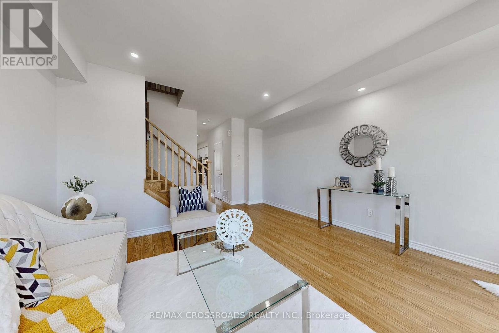 384 Okanagan Path, Oshawa, Ontario  L1H 0B1 - Photo 9 - E13010716