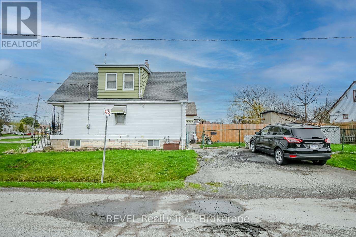 76 Lincoln Avenue, St. Catharines, Ontario  L2P 2C9 - Photo 2 - X13010748