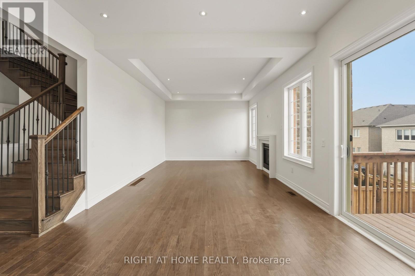 70 Carriage Shop Bend, East Gwillimbury, Ontario  L9N 0C6 - Photo 11 - N13010700