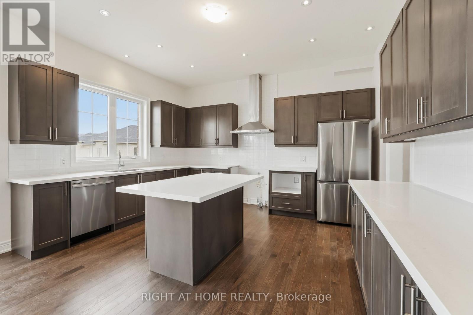 70 Carriage Shop Bend, East Gwillimbury, Ontario  L9N 0C6 - Photo 12 - N13010700