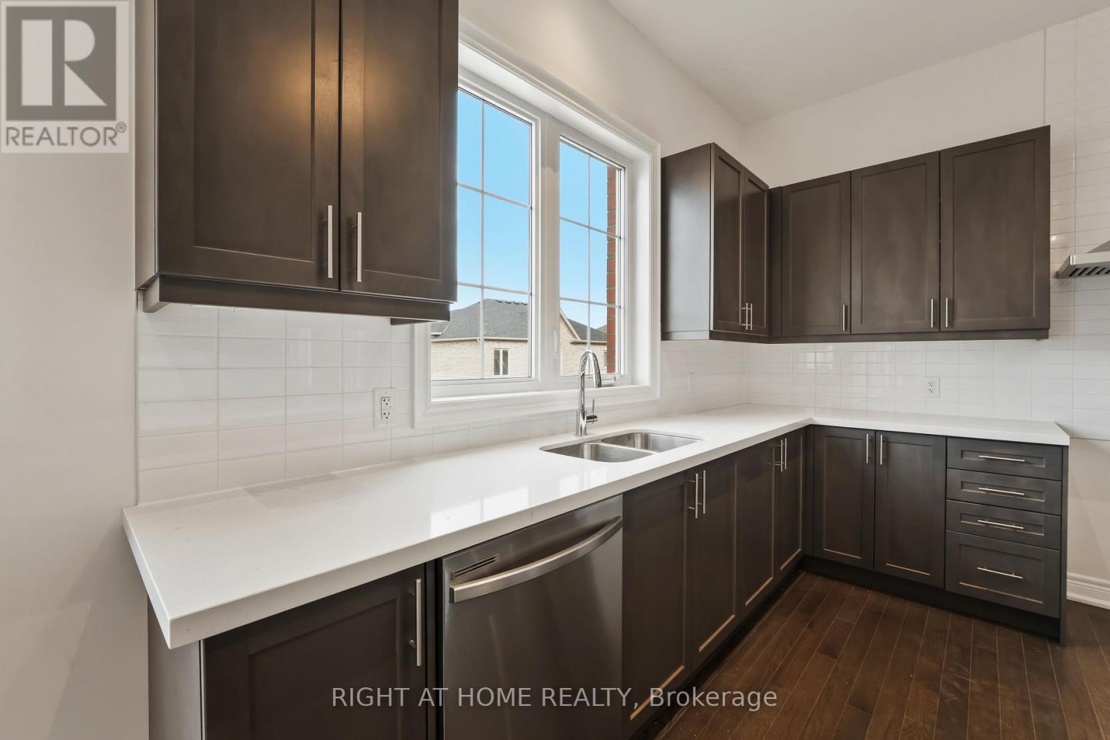 70 Carriage Shop Bend, East Gwillimbury, Ontario  L9N 0C6 - Photo 14 - N13010700