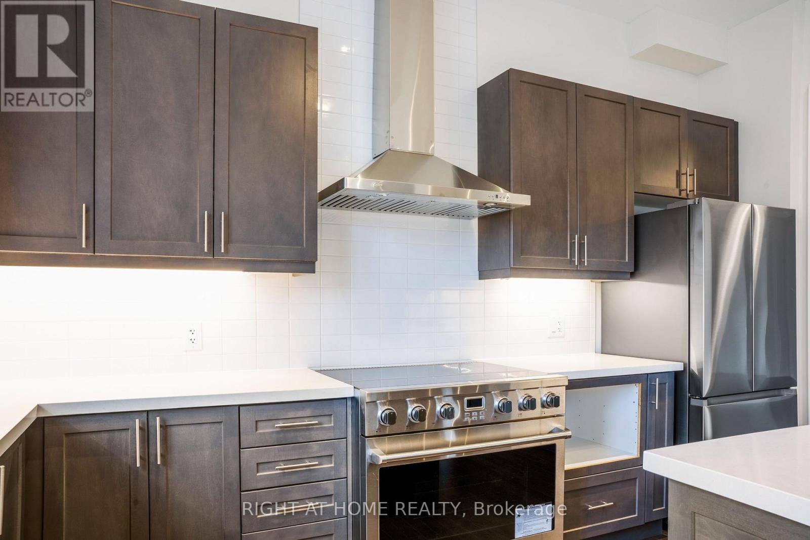 70 Carriage Shop Bend, East Gwillimbury, Ontario  L9N 0C6 - Photo 16 - N13010700