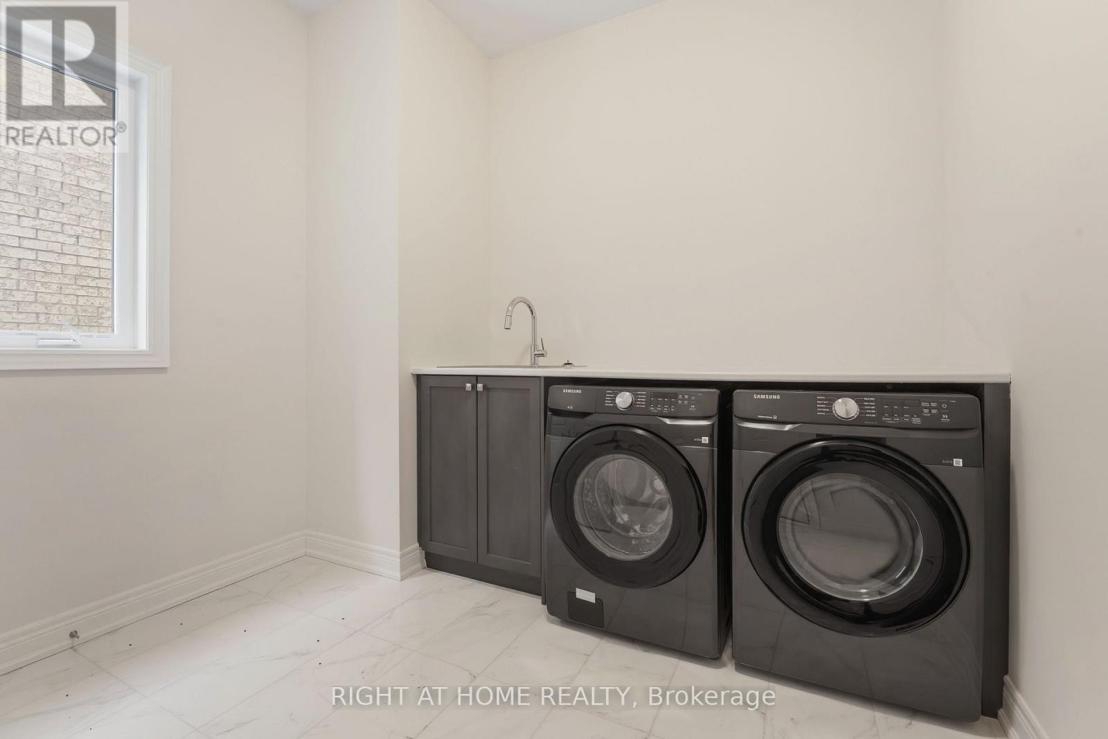 70 Carriage Shop Bend, East Gwillimbury, Ontario  L9N 0C6 - Photo 19 - N13010700