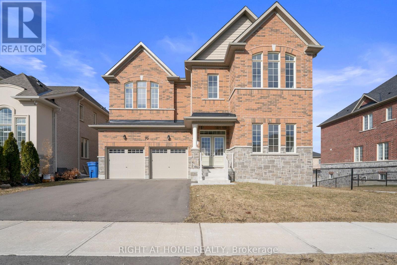 70 Carriage Shop Bend, East Gwillimbury, Ontario  L9N 0C6 - Photo 2 - N13010700