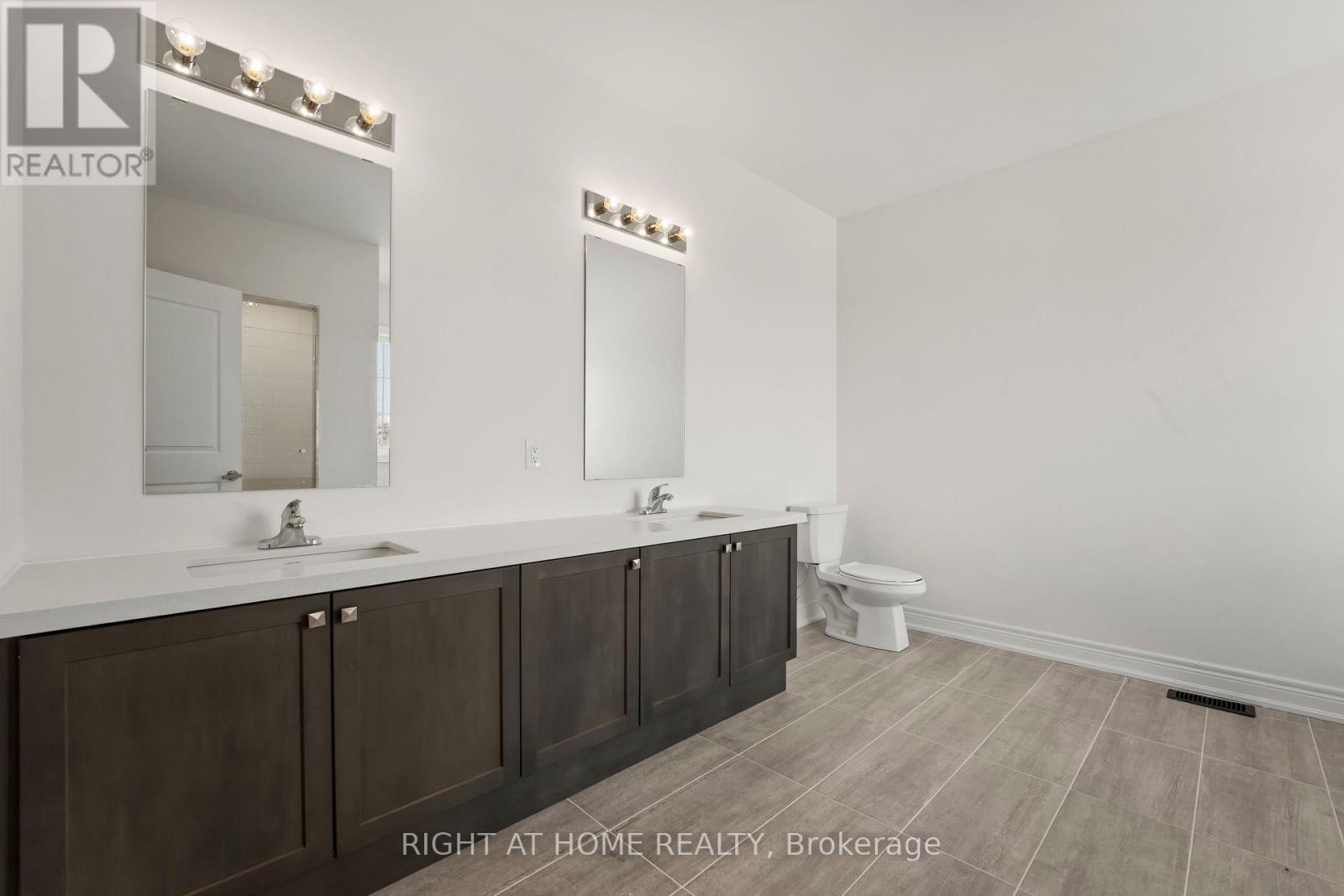 70 Carriage Shop Bend, East Gwillimbury, Ontario  L9N 0C6 - Photo 27 - N13010700