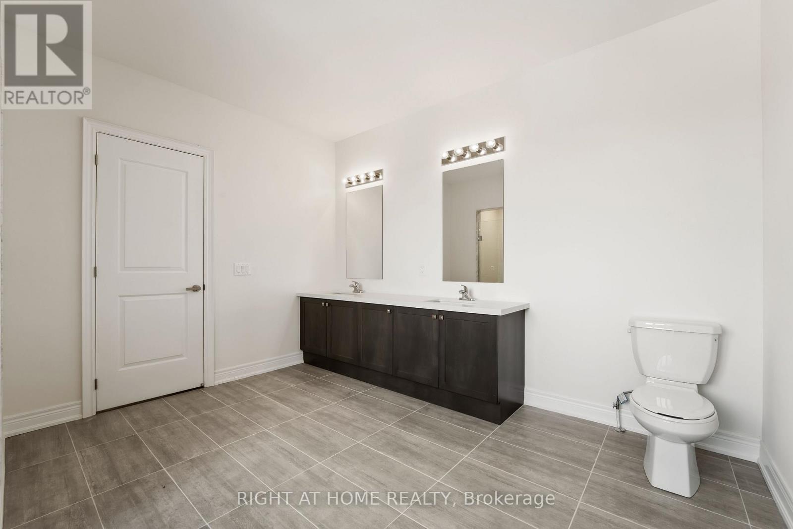 70 Carriage Shop Bend, East Gwillimbury, Ontario  L9N 0C6 - Photo 29 - N13010700