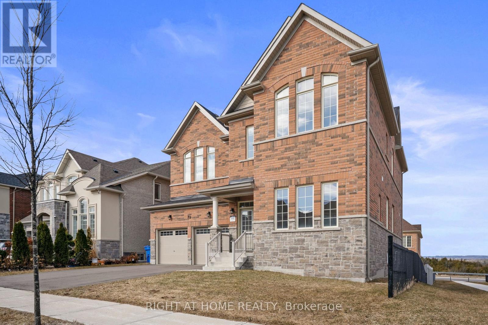 70 Carriage Shop Bend, East Gwillimbury, Ontario  L9N 0C6 - Photo 3 - N13010700