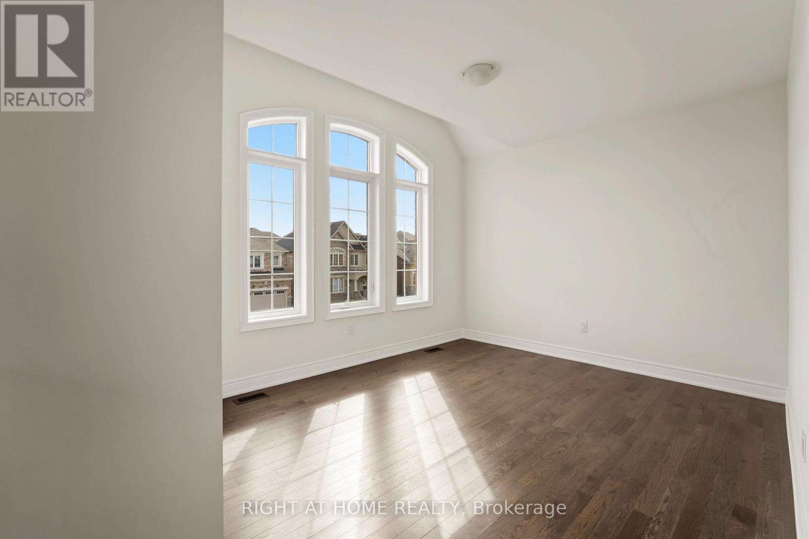 70 Carriage Shop Bend, East Gwillimbury, Ontario  L9N 0C6 - Photo 33 - N13010700