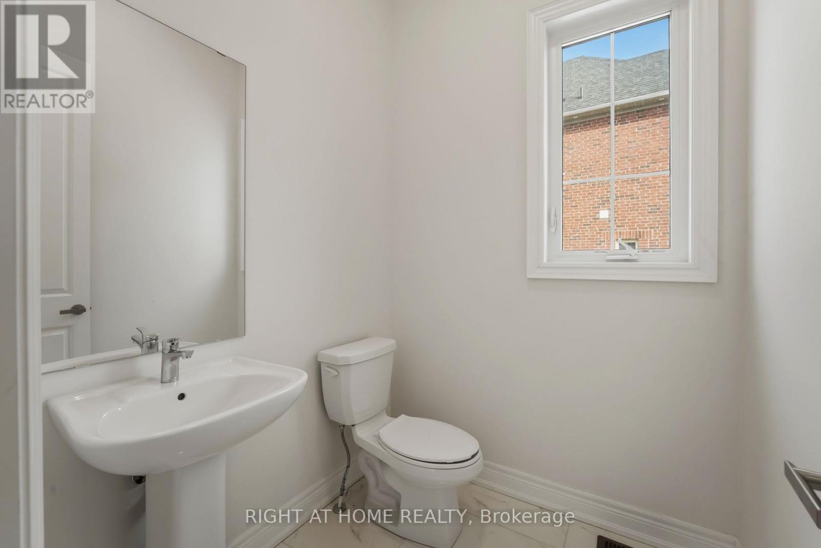 70 Carriage Shop Bend, East Gwillimbury, Ontario  L9N 0C6 - Photo 6 - N13010700