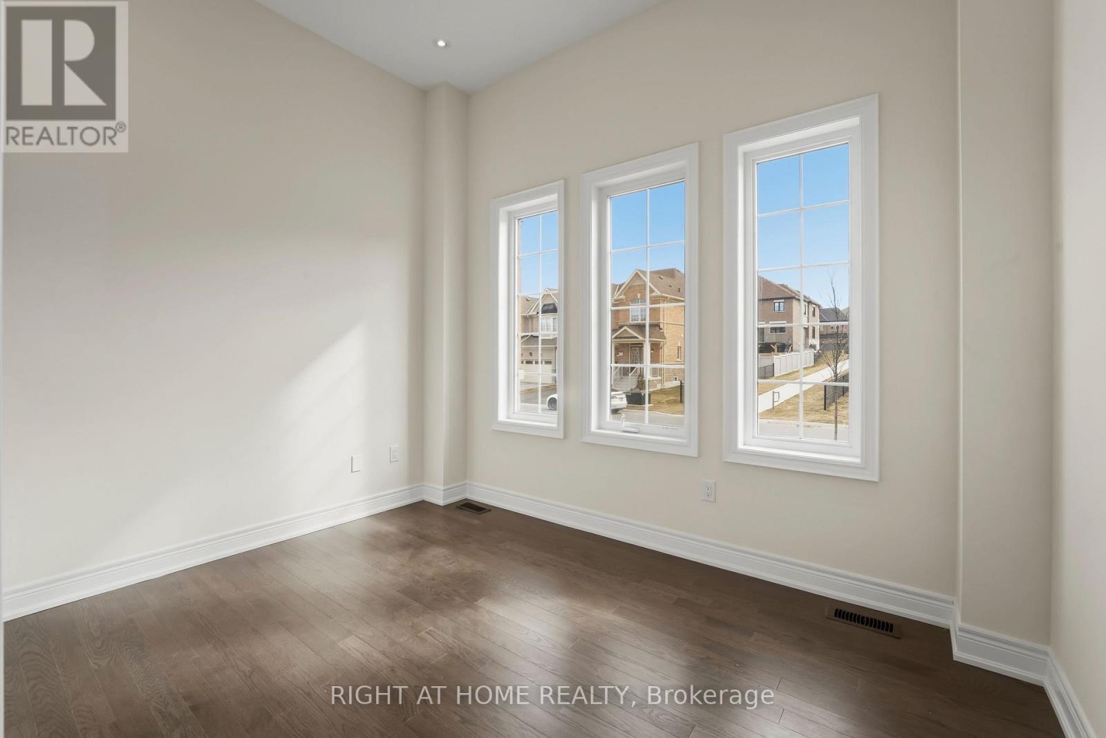 70 Carriage Shop Bend, East Gwillimbury, Ontario  L9N 0C6 - Photo 7 - N13010700