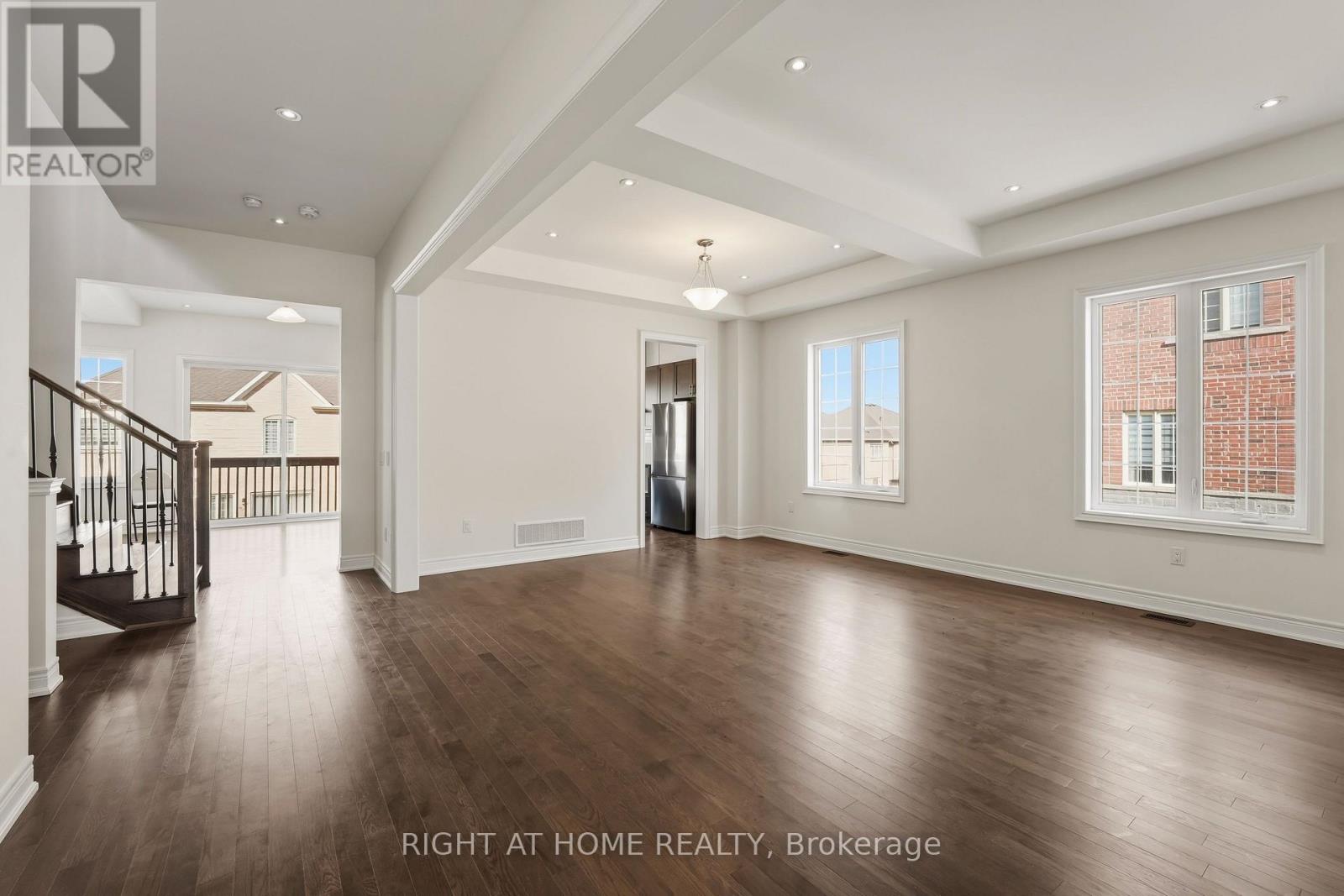 70 Carriage Shop Bend, East Gwillimbury, Ontario  L9N 0C6 - Photo 8 - N13010700