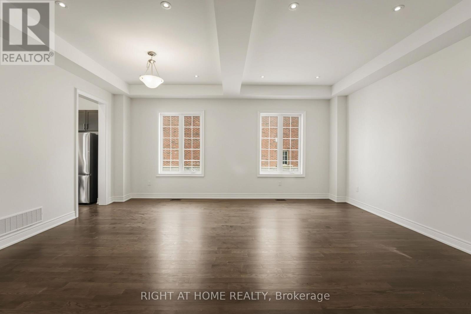 70 Carriage Shop Bend, East Gwillimbury, Ontario  L9N 0C6 - Photo 9 - N13010700