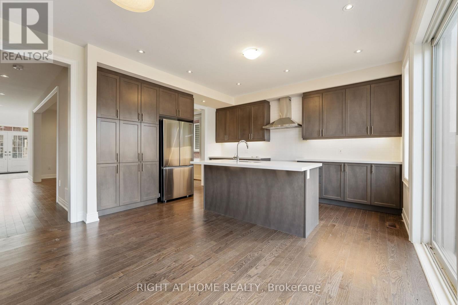 92 Carriage Shop Bend, East Gwillimbury, Ontario  L9N 0Y3 - Photo 10 - N13010704