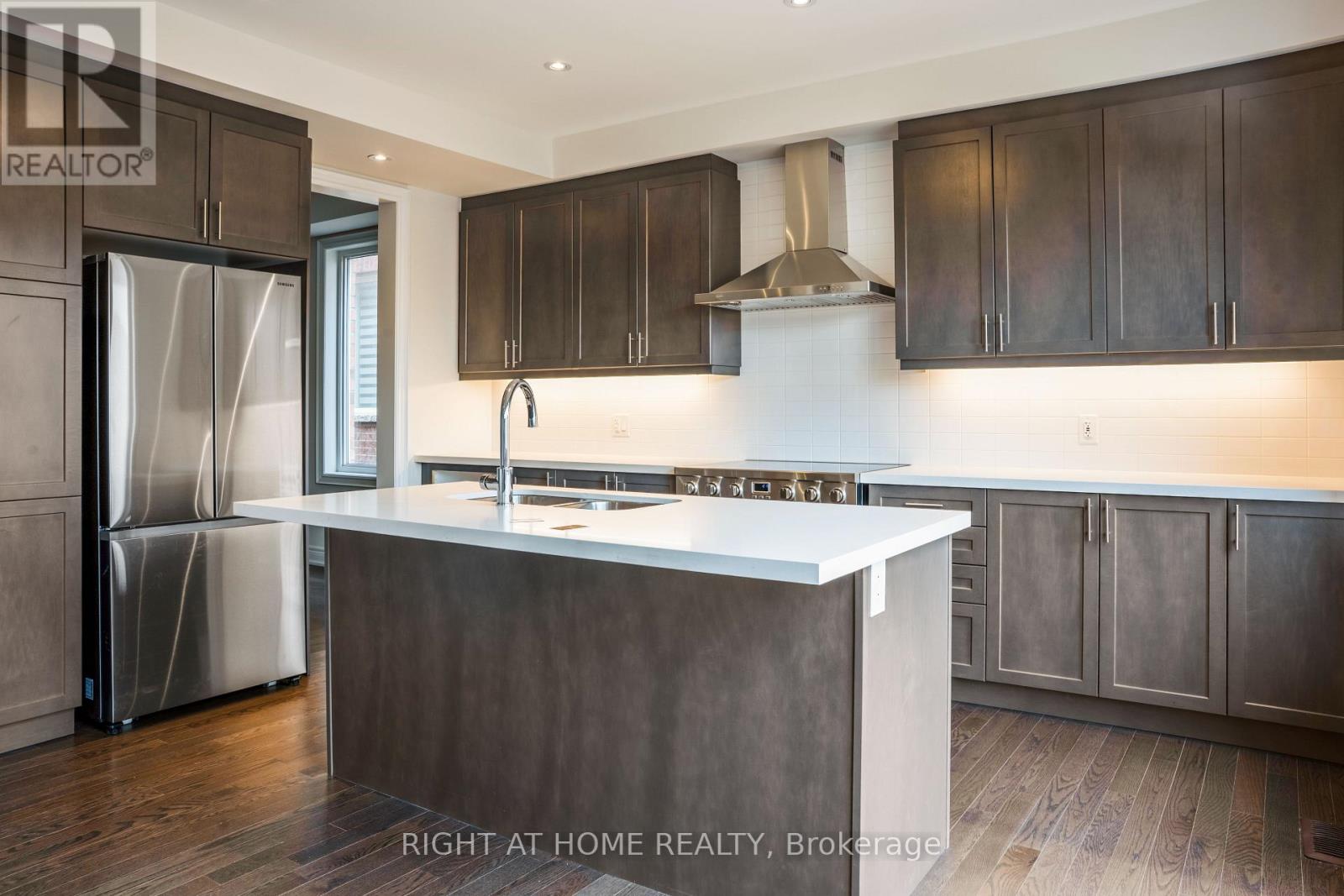 92 Carriage Shop Bend, East Gwillimbury, Ontario  L9N 0Y3 - Photo 13 - N13010704