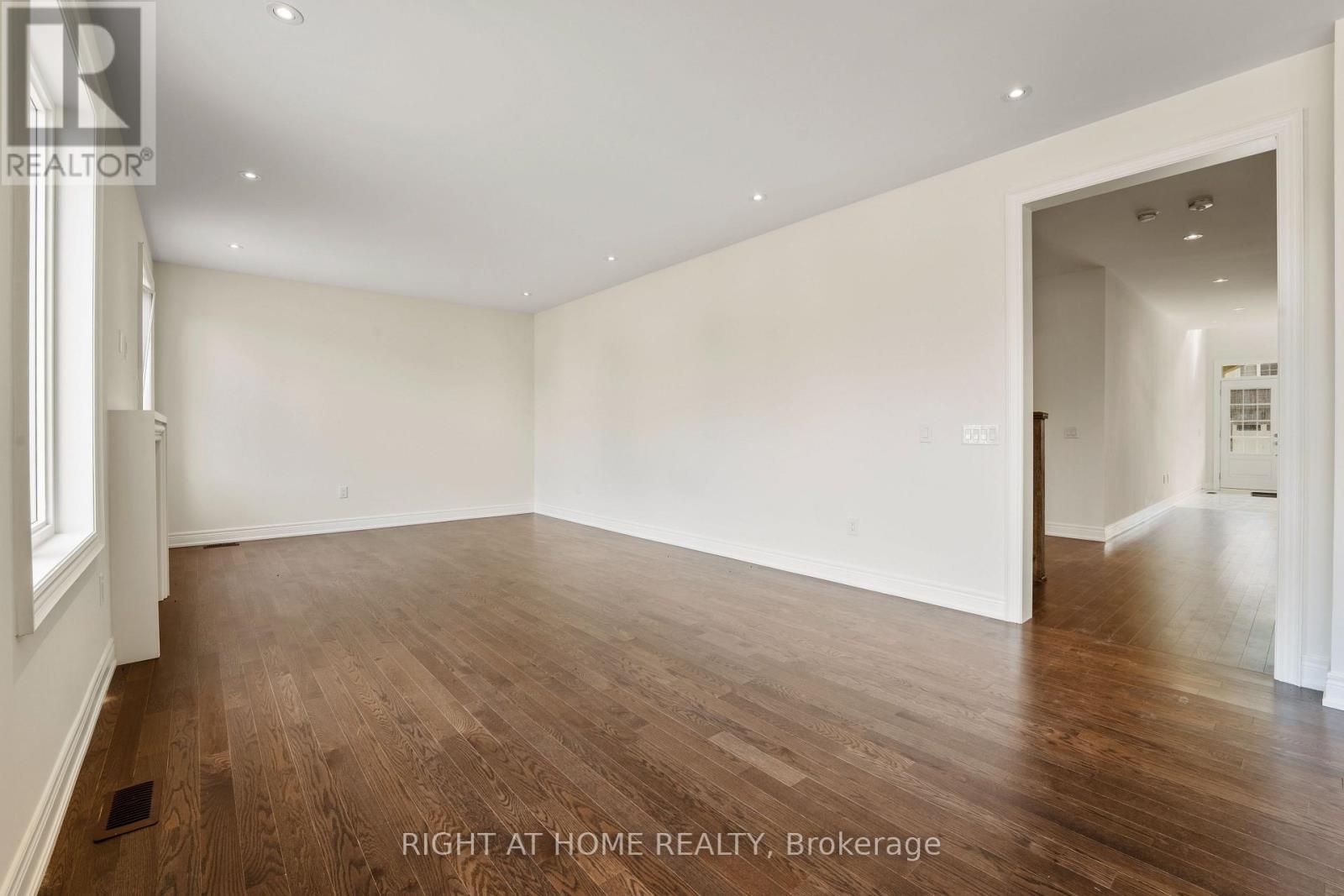 92 Carriage Shop Bend, East Gwillimbury, Ontario  L9N 0Y3 - Photo 16 - N13010704