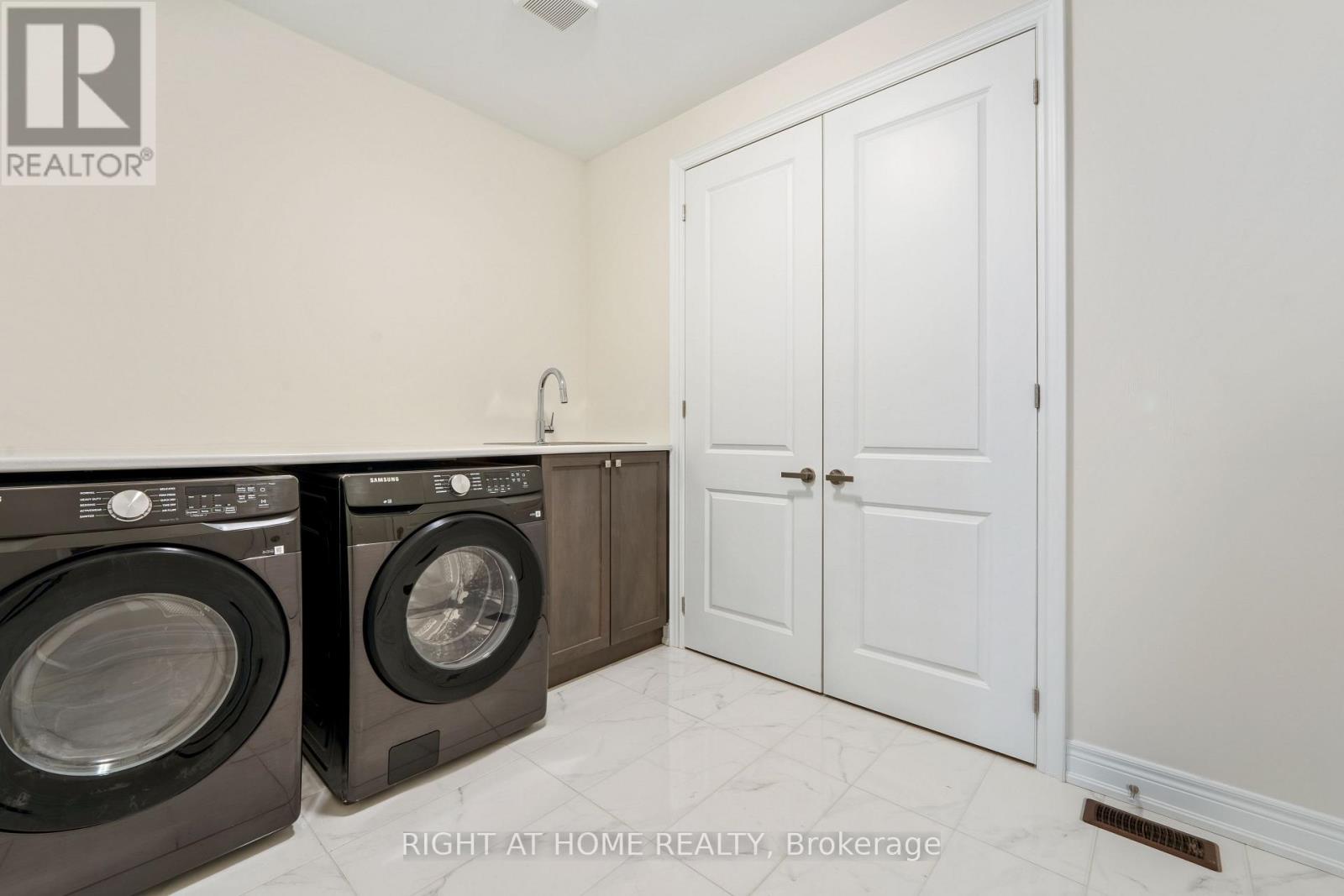 92 Carriage Shop Bend, East Gwillimbury, Ontario  L9N 0Y3 - Photo 18 - N13010704