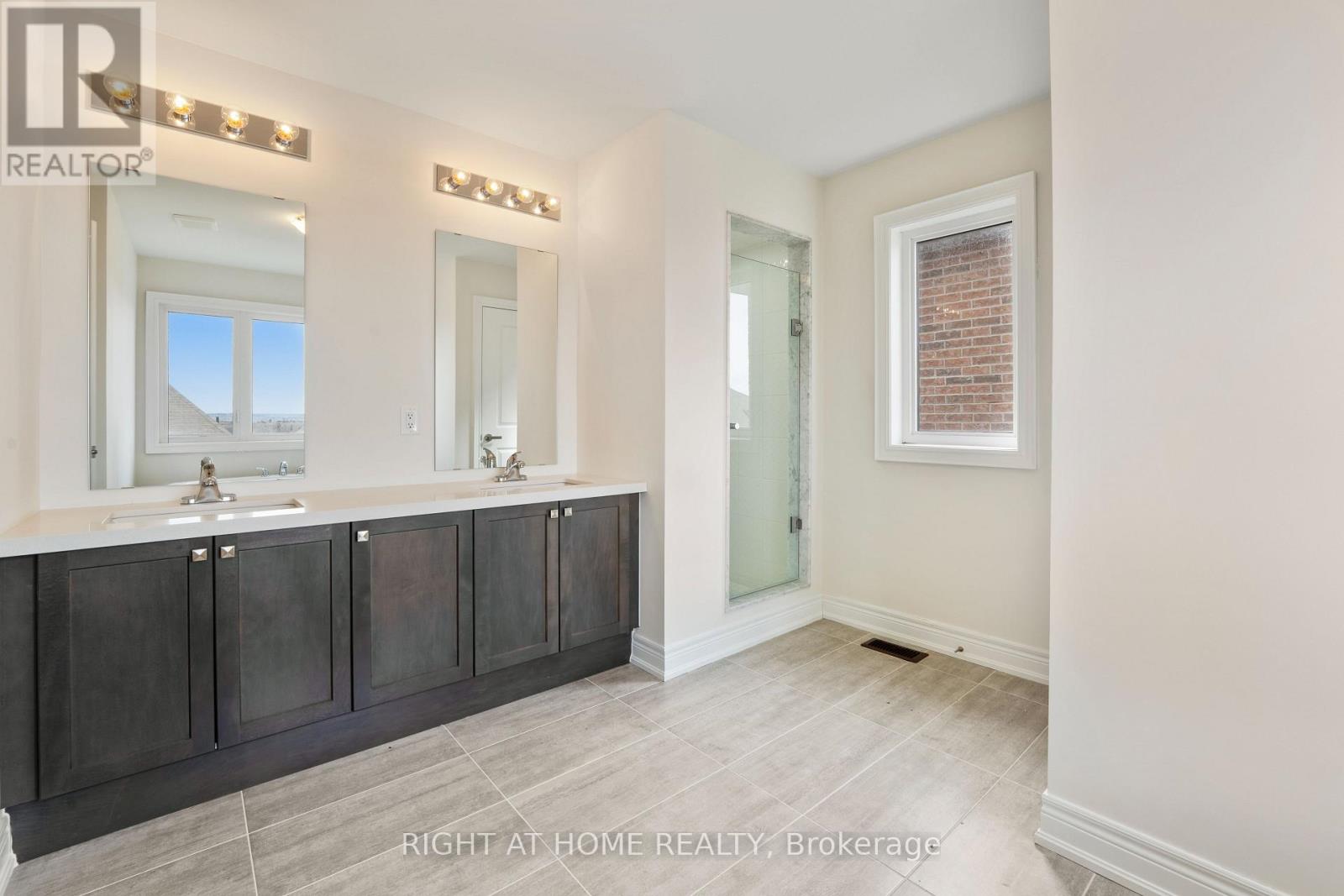 92 Carriage Shop Bend, East Gwillimbury, Ontario  L9N 0Y3 - Photo 23 - N13010704