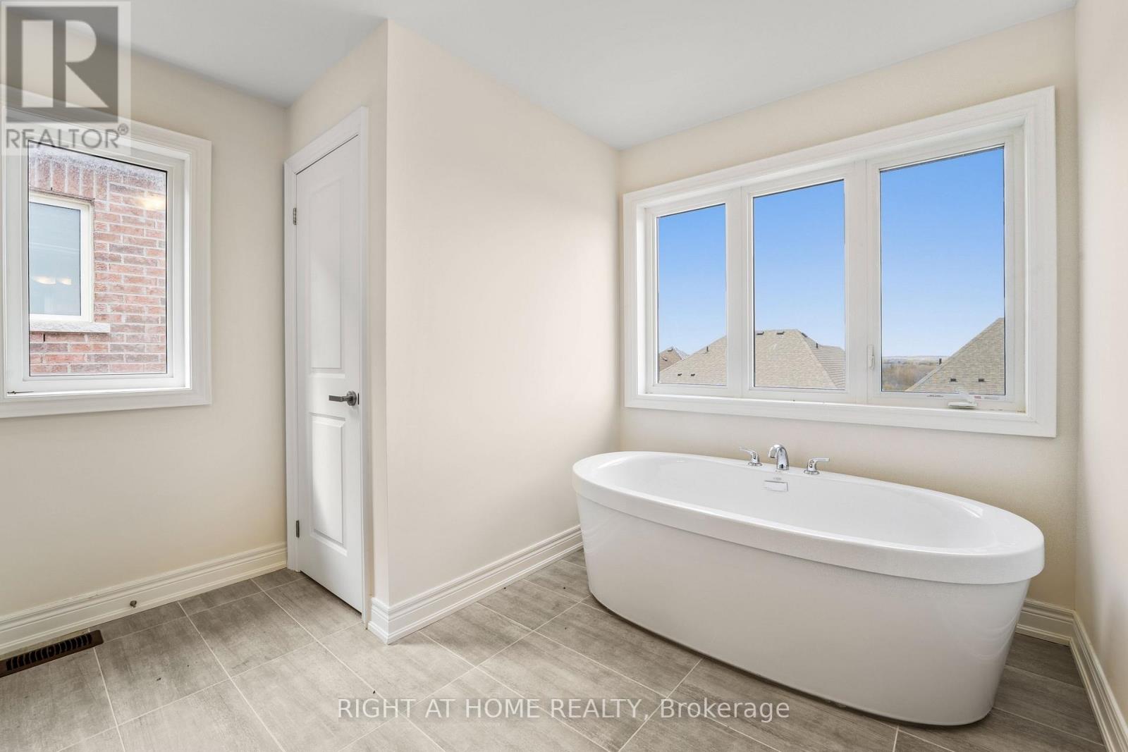 92 Carriage Shop Bend, East Gwillimbury, Ontario  L9N 0Y3 - Photo 24 - N13010704