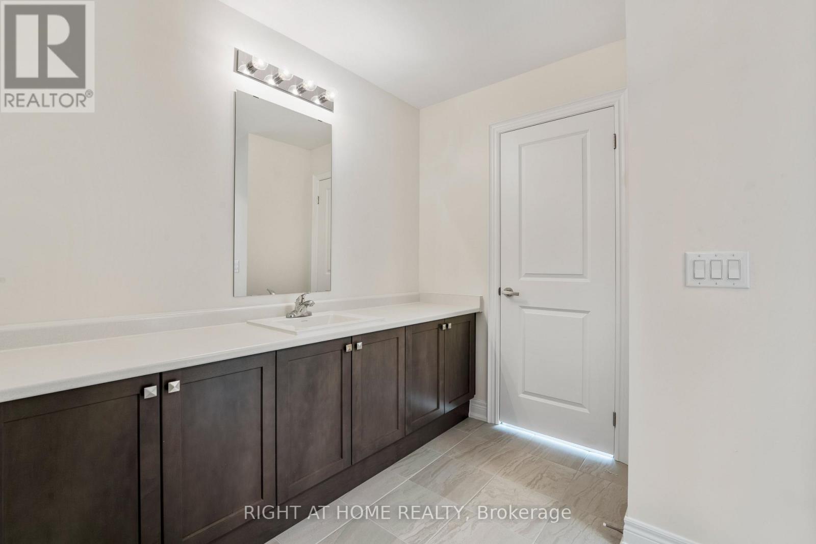 92 Carriage Shop Bend, East Gwillimbury, Ontario  L9N 0Y3 - Photo 26 - N13010704