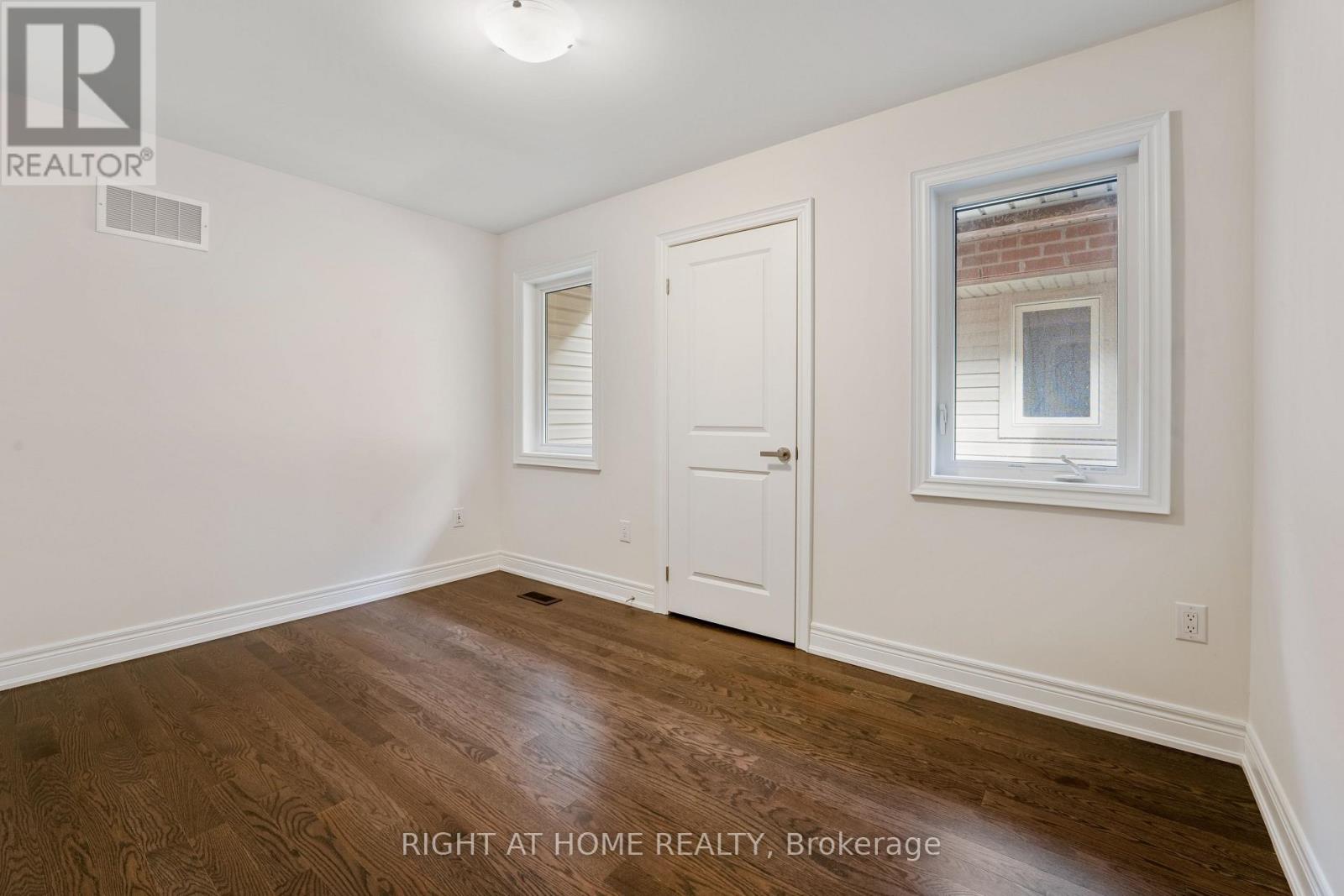 92 Carriage Shop Bend, East Gwillimbury, Ontario  L9N 0Y3 - Photo 33 - N13010704