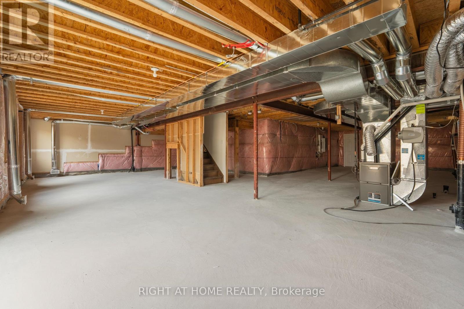 92 Carriage Shop Bend, East Gwillimbury, Ontario  L9N 0Y3 - Photo 35 - N13010704