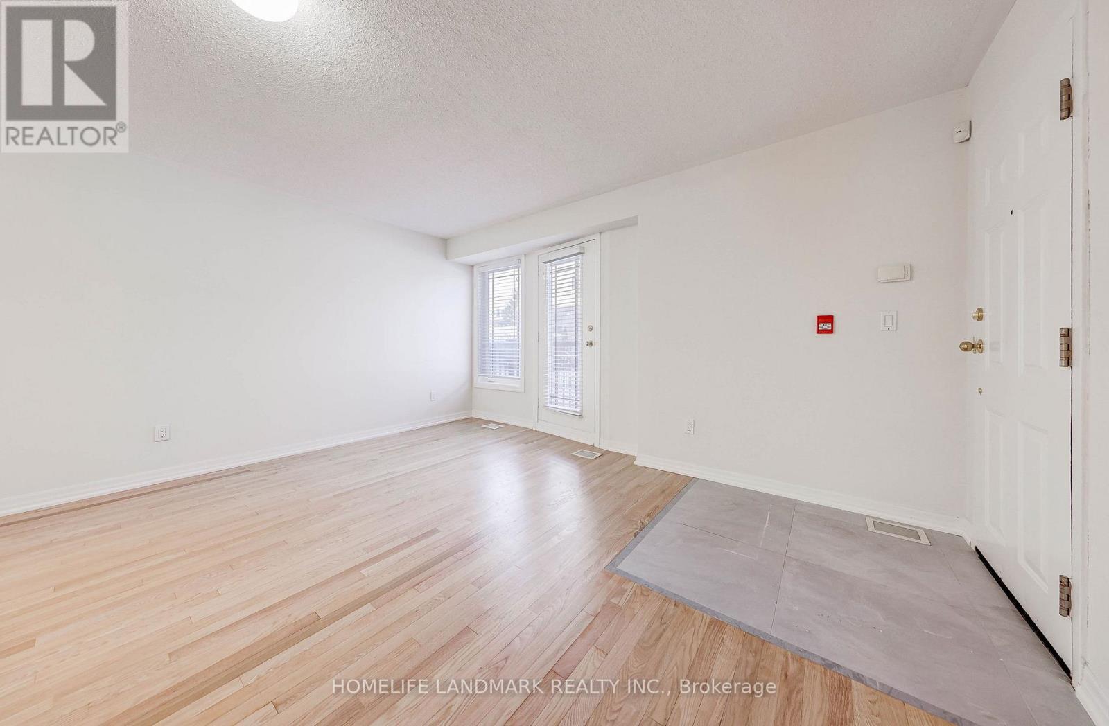 19 - 118 Finch Avenue W, Toronto, Ontario  M2N 7G2 - Photo 3 - C12741410