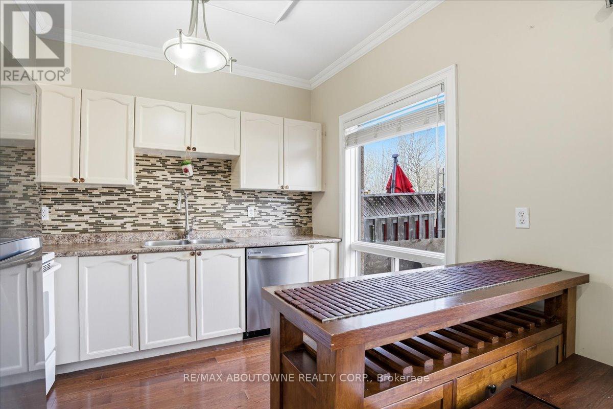 2377 Dalebrook Drive, Oakville, Ontario  L6H 6K4 - Photo 19 - W13010708