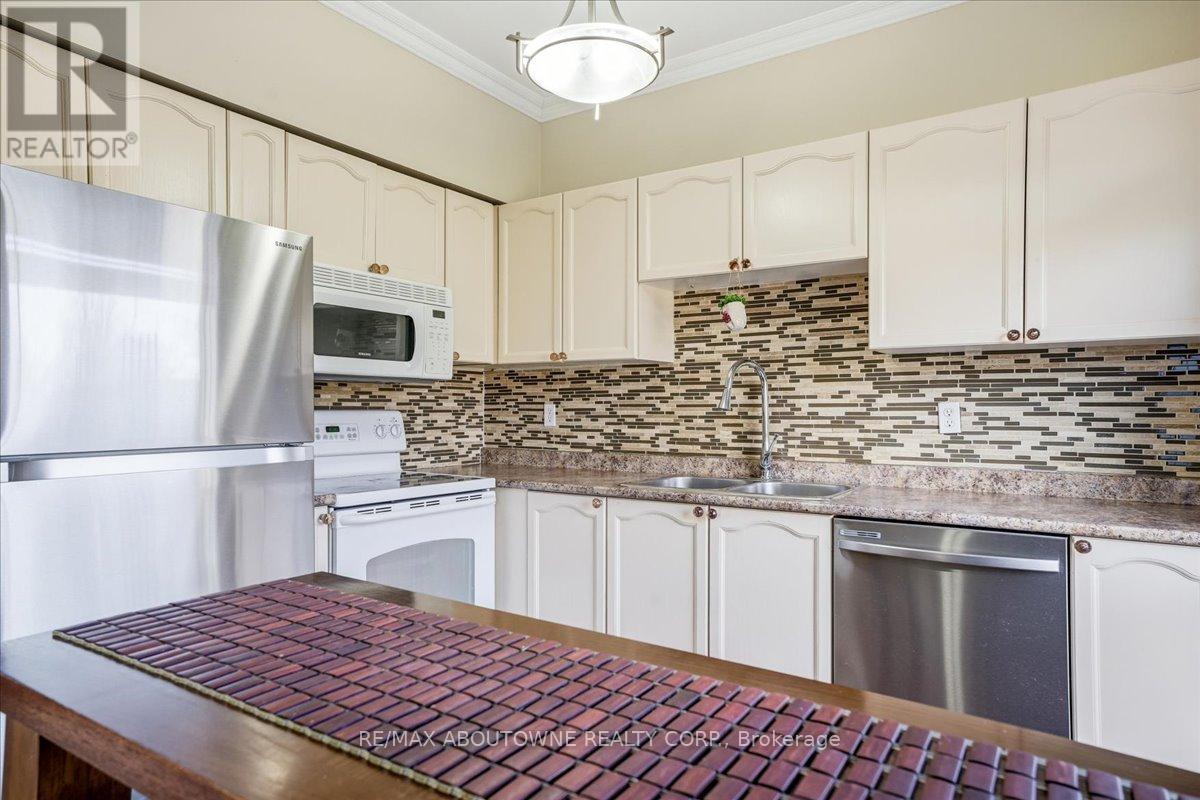 2377 Dalebrook Drive, Oakville, Ontario  L6H 6K4 - Photo 20 - W13010708