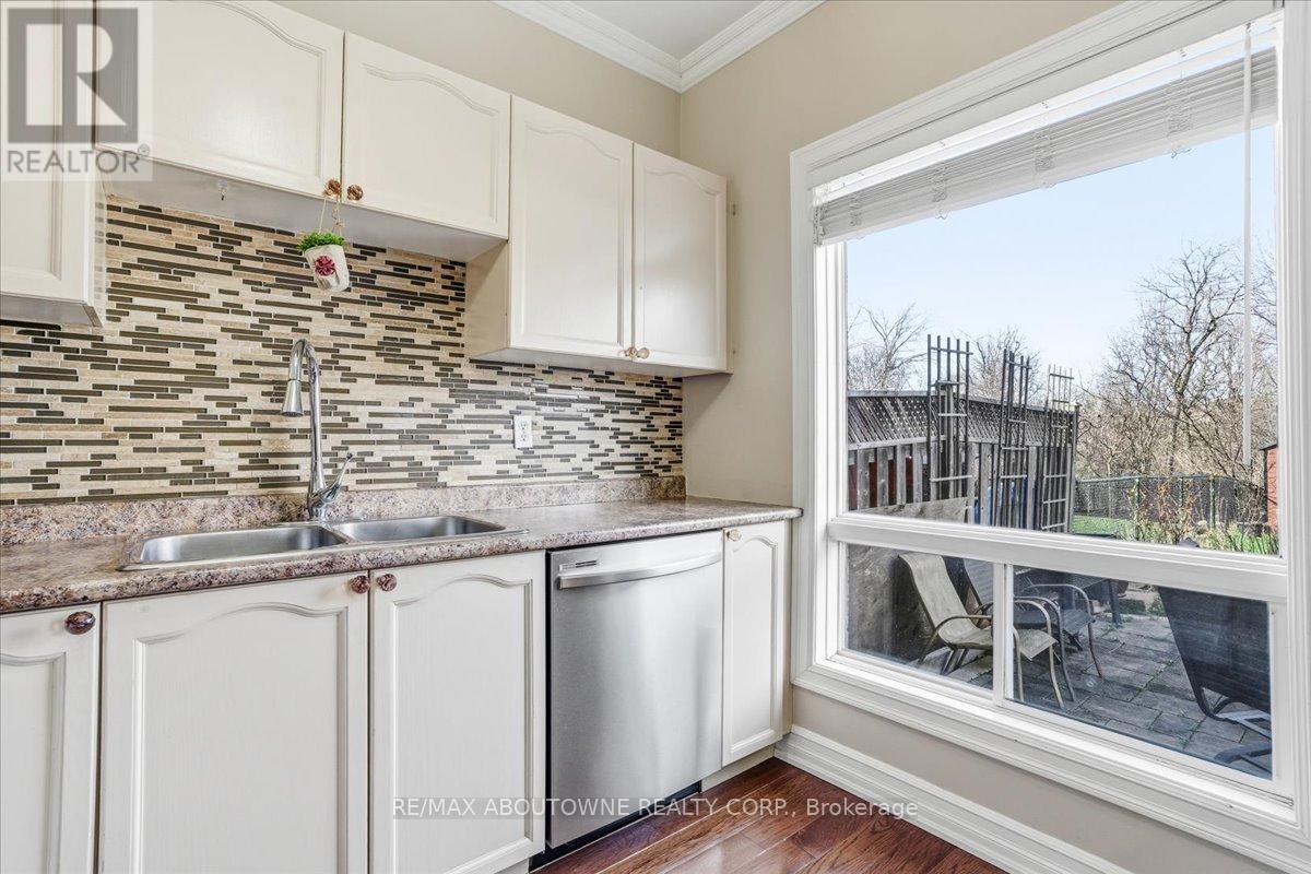 2377 Dalebrook Drive, Oakville, Ontario  L6H 6K4 - Photo 22 - W13010708