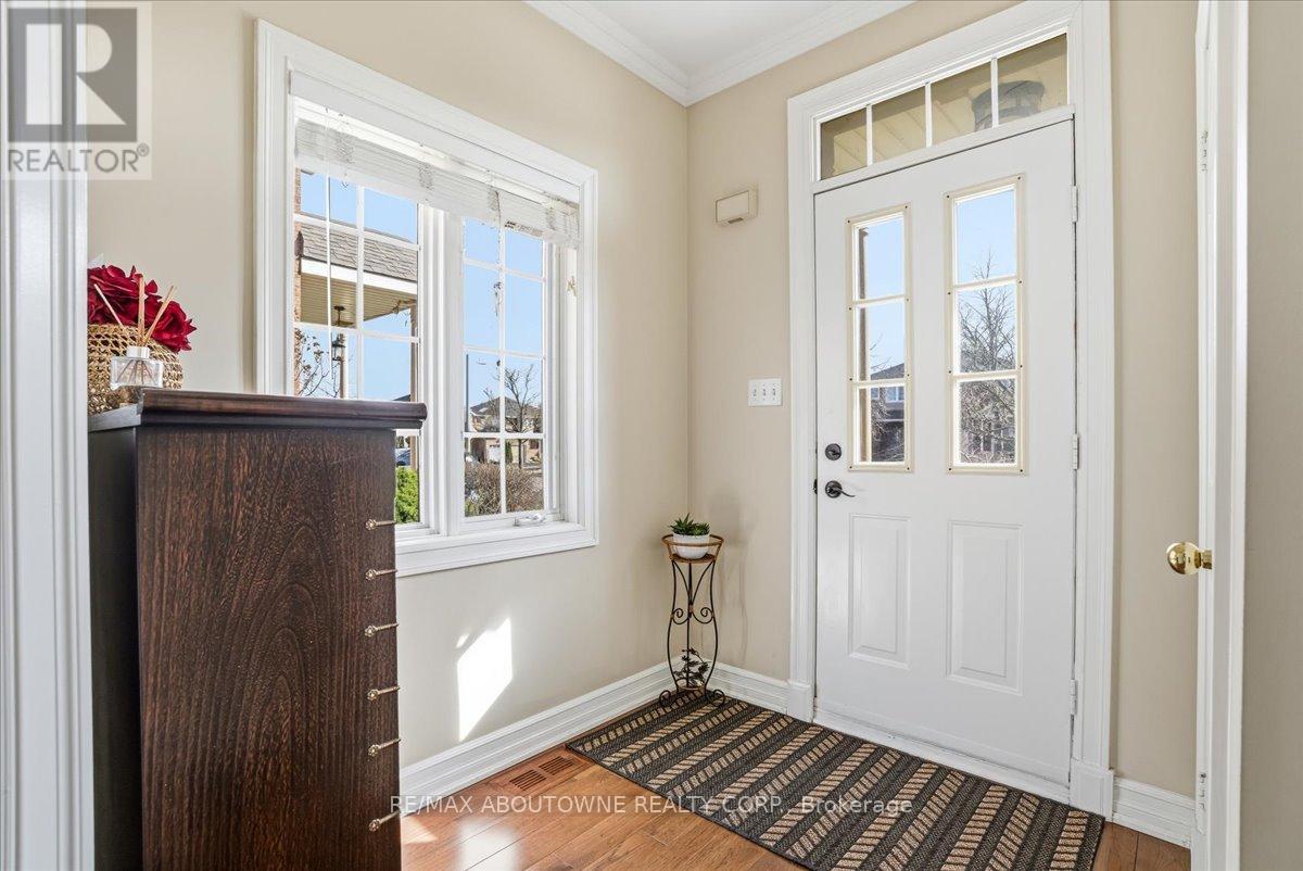 2377 Dalebrook Drive, Oakville, Ontario  L6H 6K4 - Photo 9 - W13010708