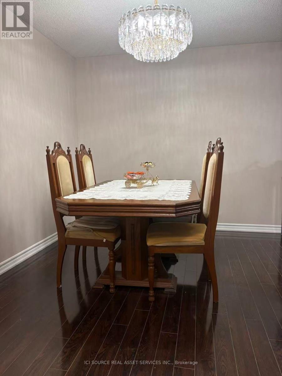 Upper Unit - 19 Talbot Street, Brampton, Ontario  L6X 2P4 - Photo 2 - W13010752